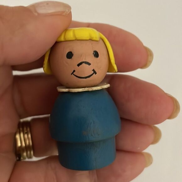 Vtg Fisher Price 3 wooden figures with extras - Picture 6 of 11